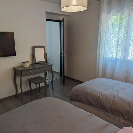 Maison Avec Piscine Interieure, Terrasse Et Wi-fi Gratuit A Curel - Fr-1-611-92 *
