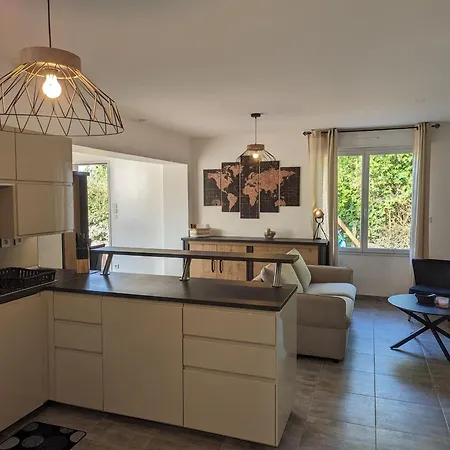 Maison Avec Piscine Interieure, Terrasse Et Wi-fi Gratuit A Curel - Fr-1-611-92 *