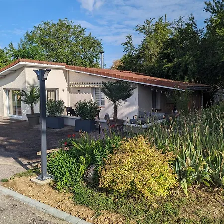 Maison Avec Piscine Interieure, Terrasse Et Wi-fi Gratuit A Curel - Fr-1-611-92 *