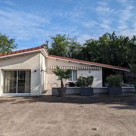 Maison Avec Piscine Interieure, Terrasse Et Wi-fi Gratuit A Curel - Fr-1-611-92 Holiday home