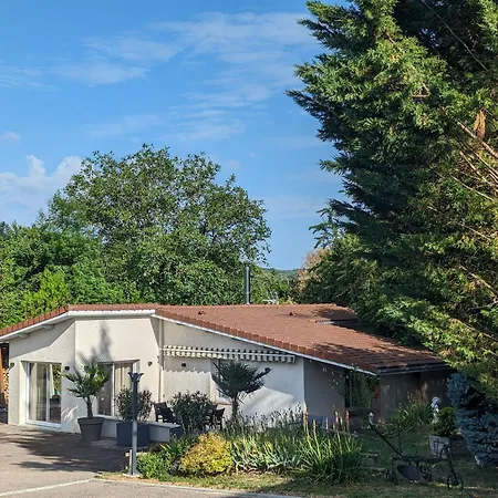 Holiday home Maison Avec Piscine Interieure, Terrasse Et Wi-fi Gratuit A Curel - Fr-1-611-92